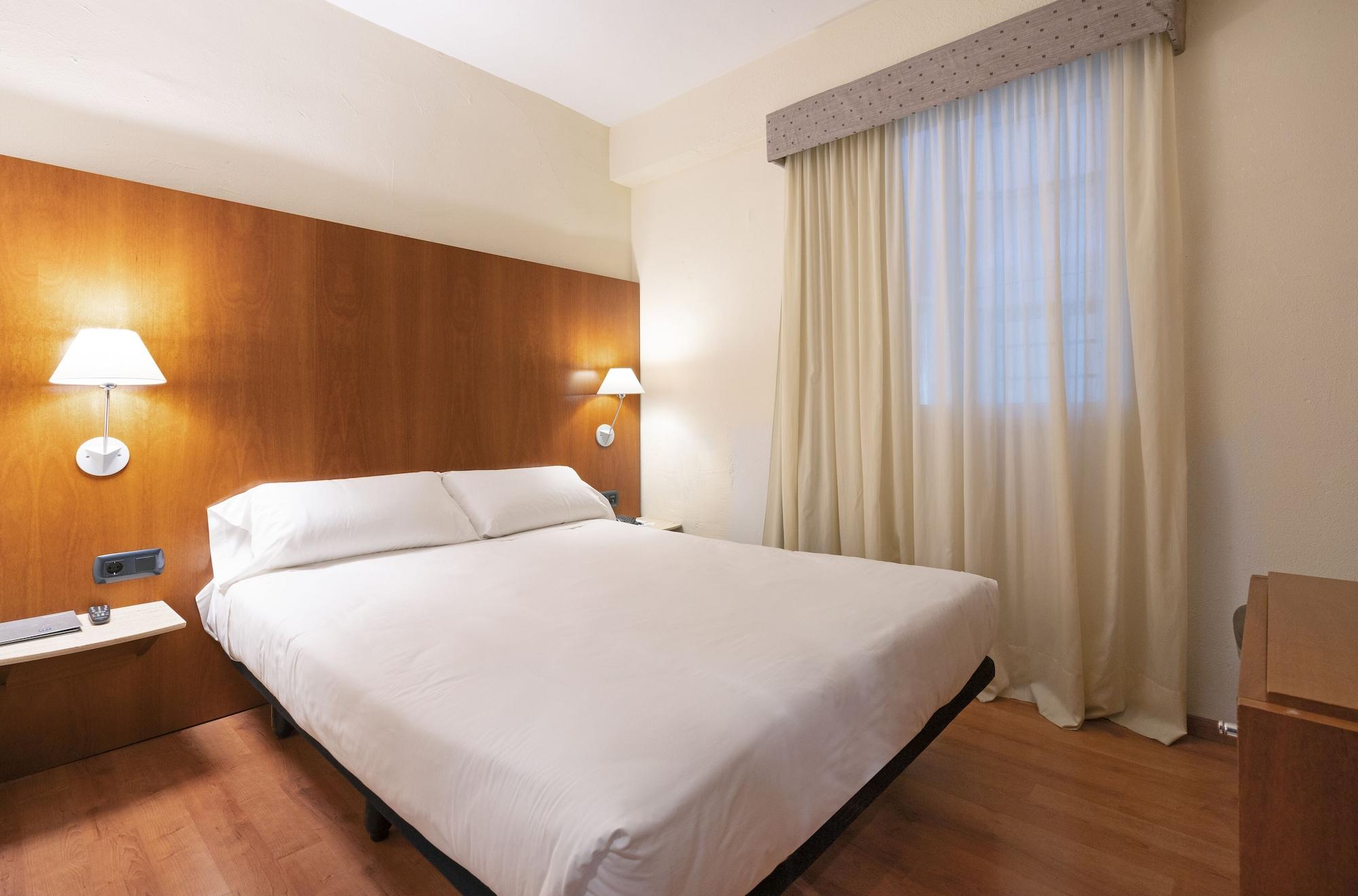 Berenguer IV Hotel Tortosa Exterior photo